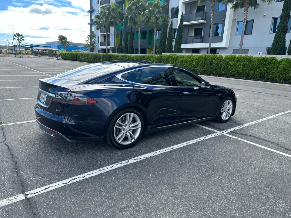 2015 Tesla Model S - Image 12 of 30