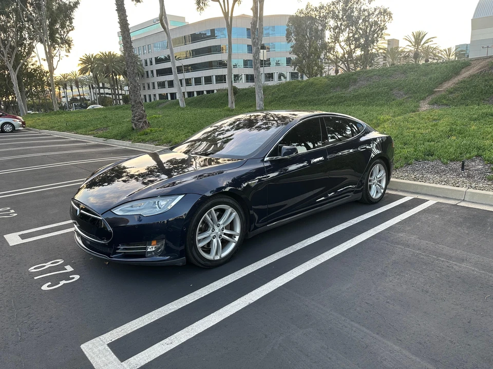 2015 Tesla Model S - Image 7 of 30