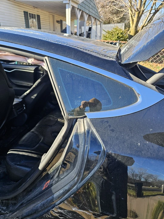 2015 Tesla Model S - Image 21 of 21