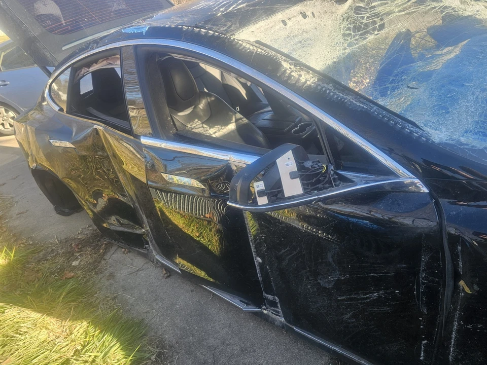2015 Tesla Model S - Image 16 of 21