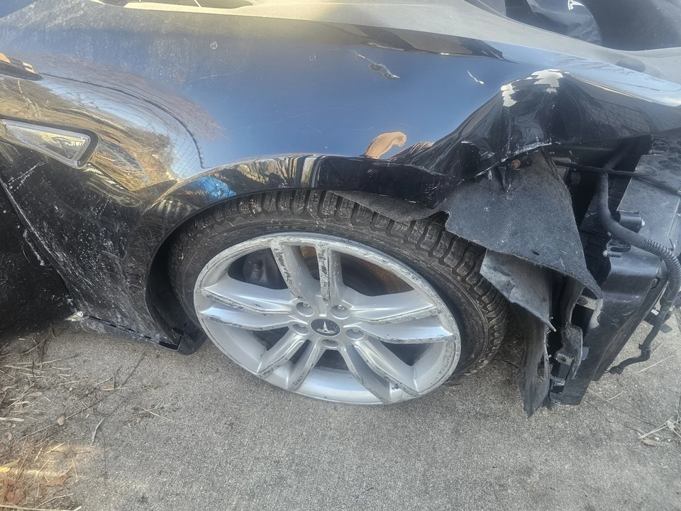 2015 Tesla Model S - Image 12 of 21