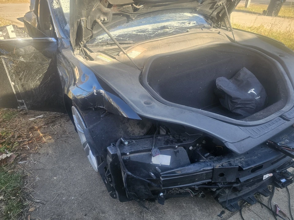 2015 Tesla Model S - Image 11 of 21