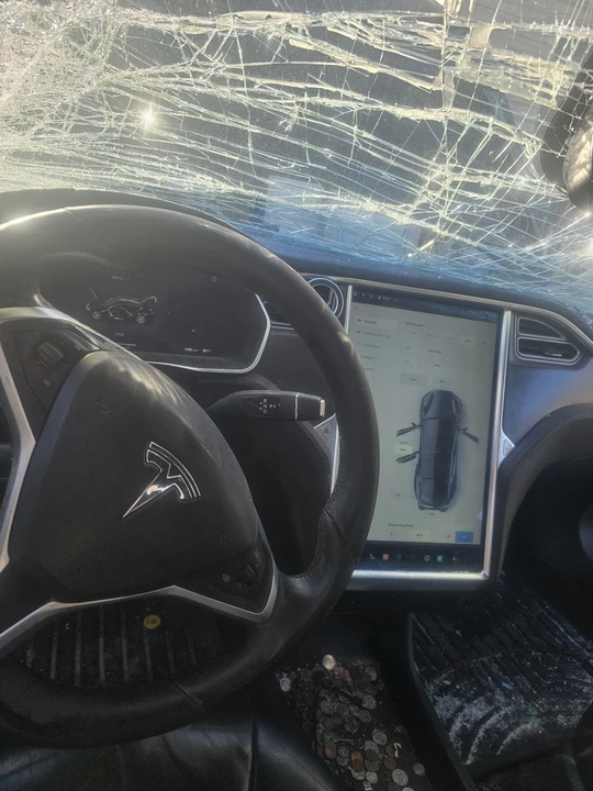 2015 Tesla Model S - Image 9 of 21