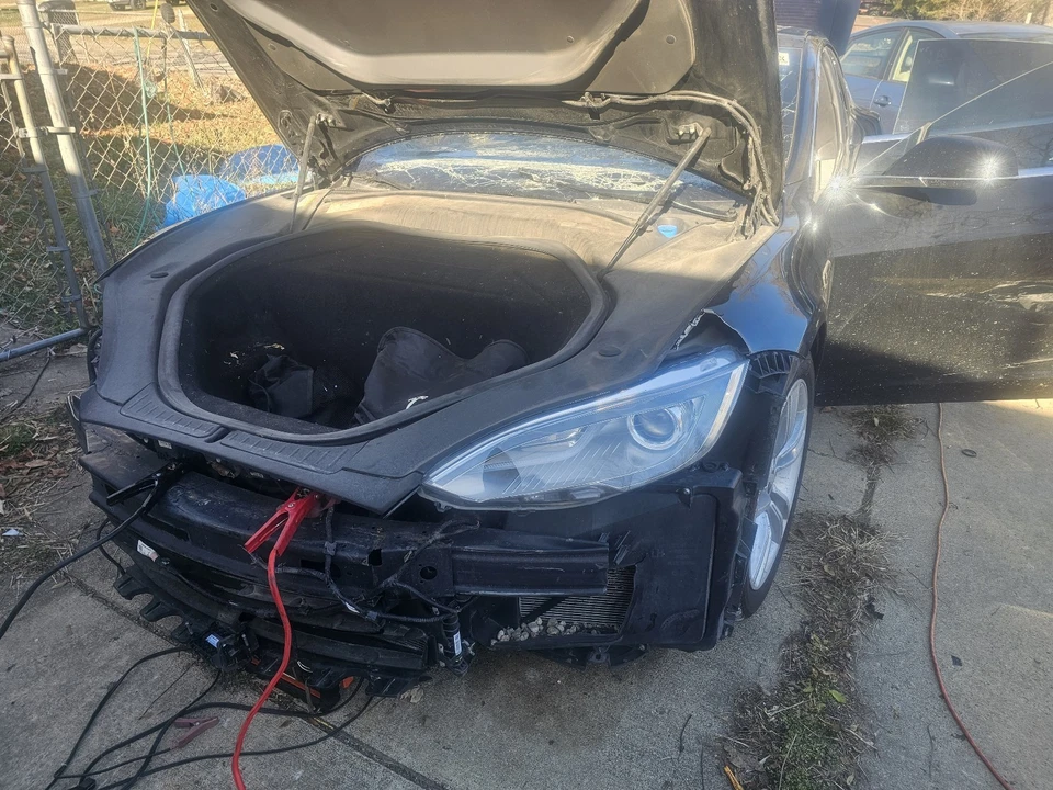 2015 Tesla Model S - Image 10 of 21