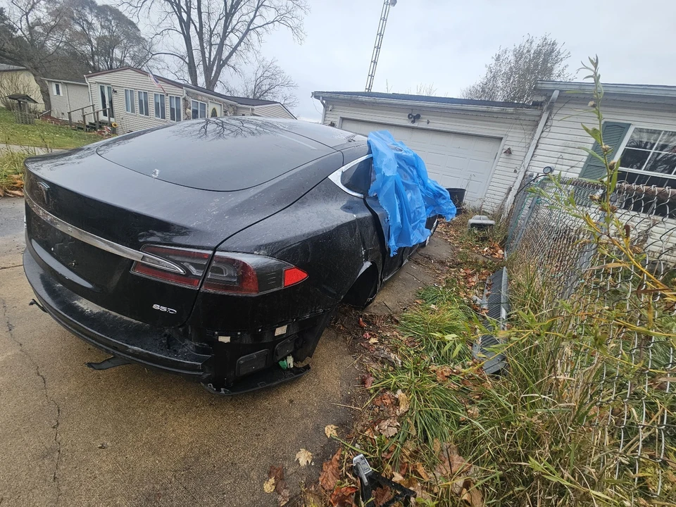 2015 Tesla Model S - Image 3 of 21