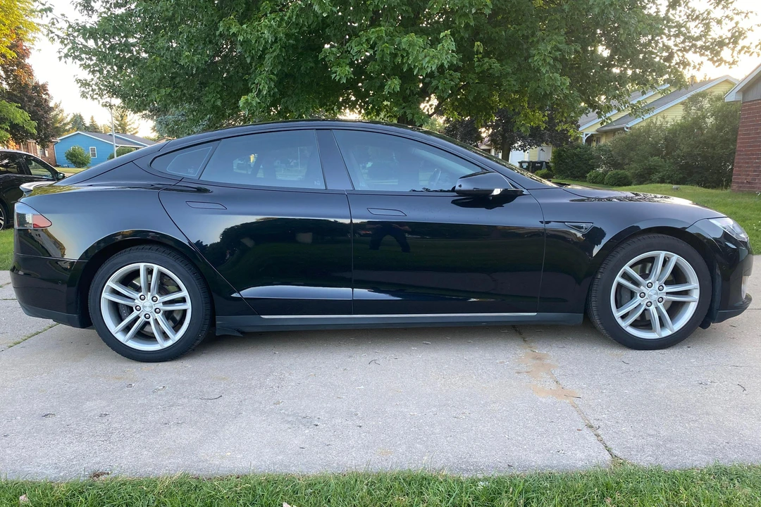 2015 Tesla Model S - Image 9 of 31