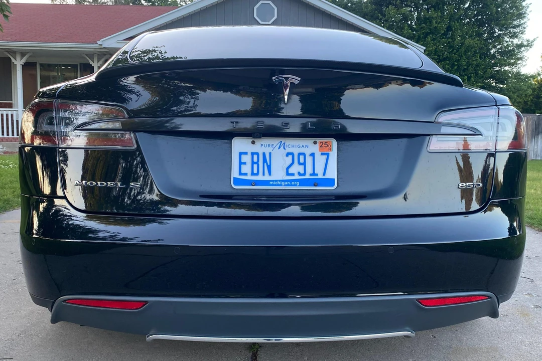 2015 Tesla Model S - Image 5 of 31