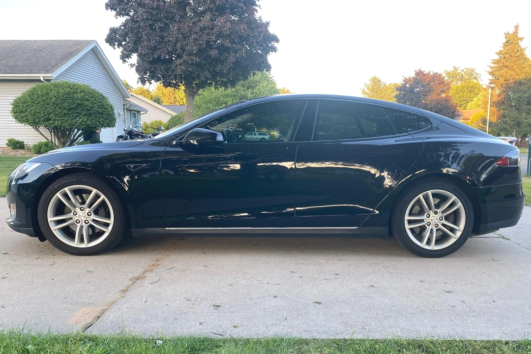 2015 Tesla Model S - Image 3 of 31