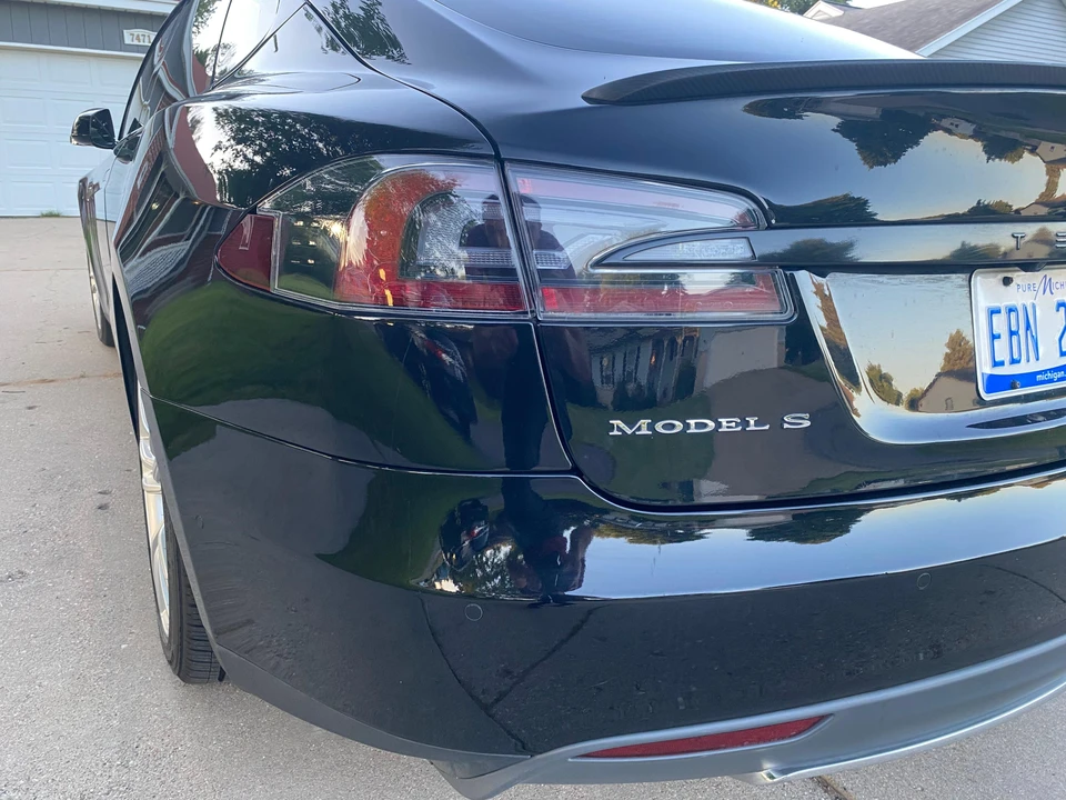 2015 Tesla Model S - Image 14 of 31