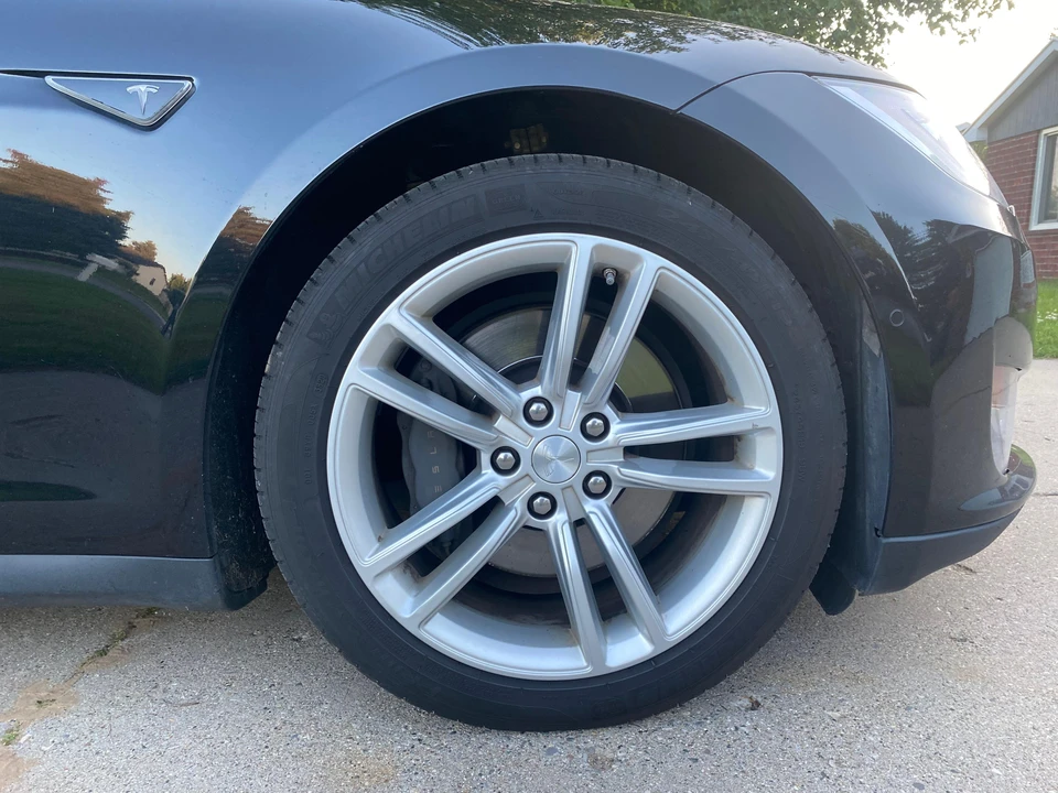 2015 Tesla Model S - Image 31 of 31