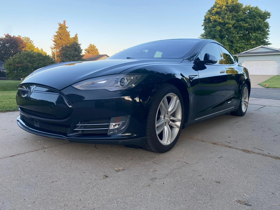 2015 Tesla Model S - Image 7 of 31