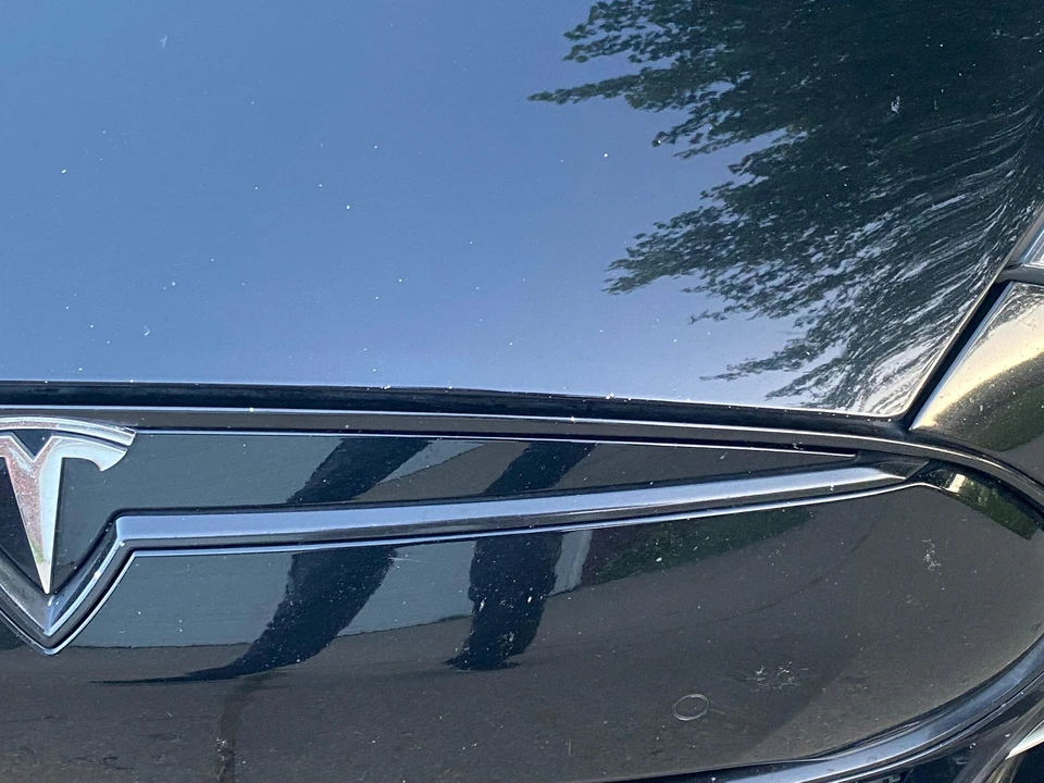 2015 Tesla Model S - Image 20 of 31