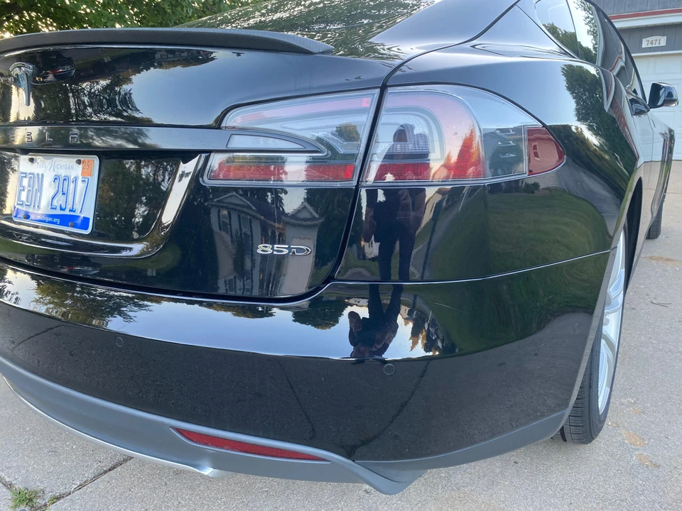 2015 Tesla Model S - Image 16 of 31