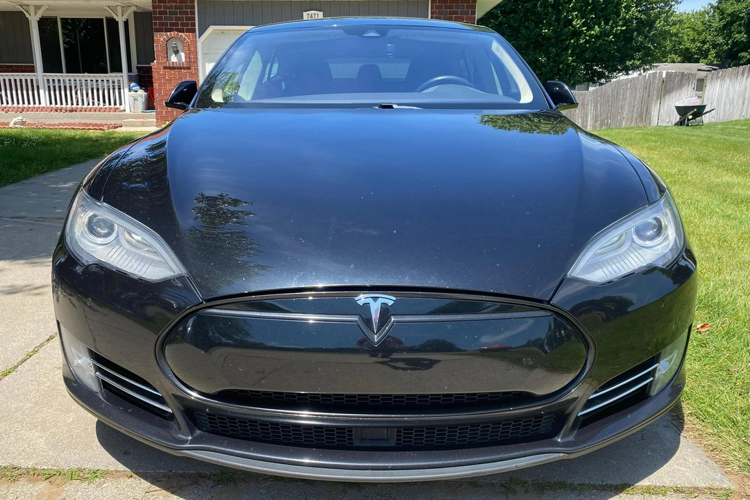 2015 Tesla Model S - Image 2 of 31