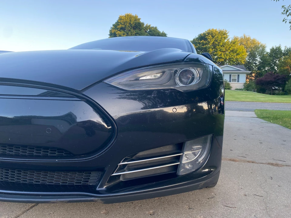 2015 Tesla Model S - Image 11 of 31