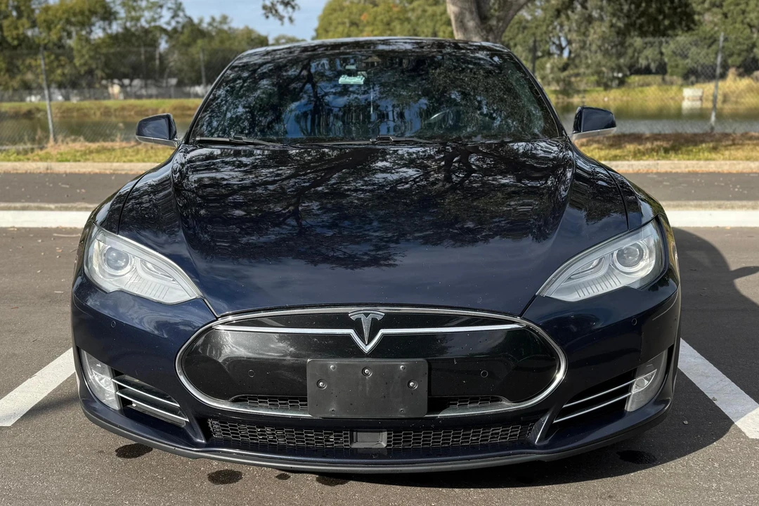 2015 Tesla Model S - Image 2 of 31