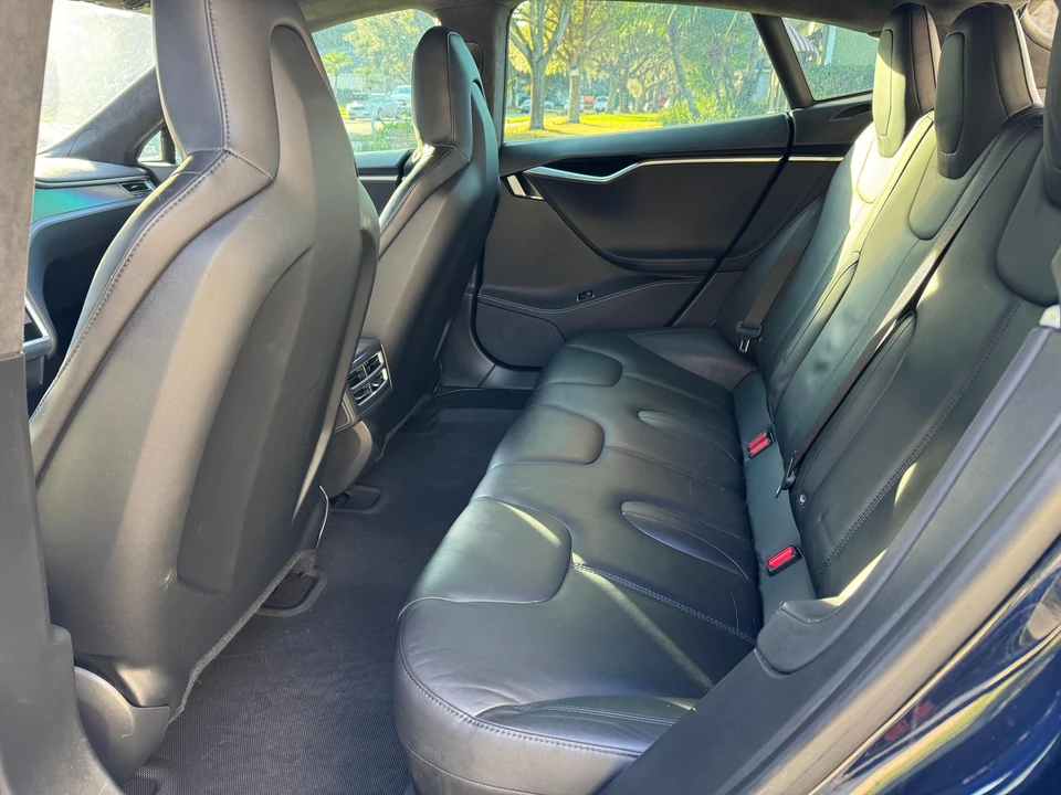 2015 Tesla Model S - Image 28 of 31