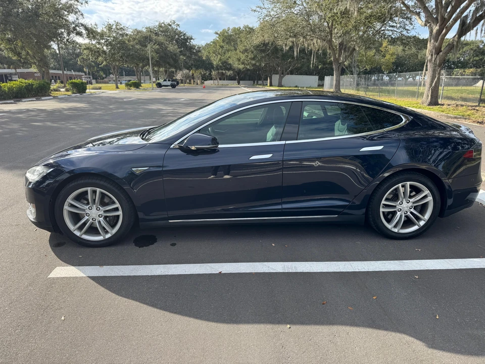 2015 Tesla Model S - Image 6 of 31