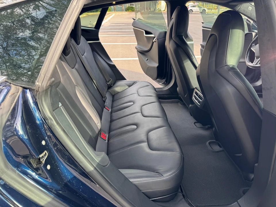2015 Tesla Model S - Image 29 of 31