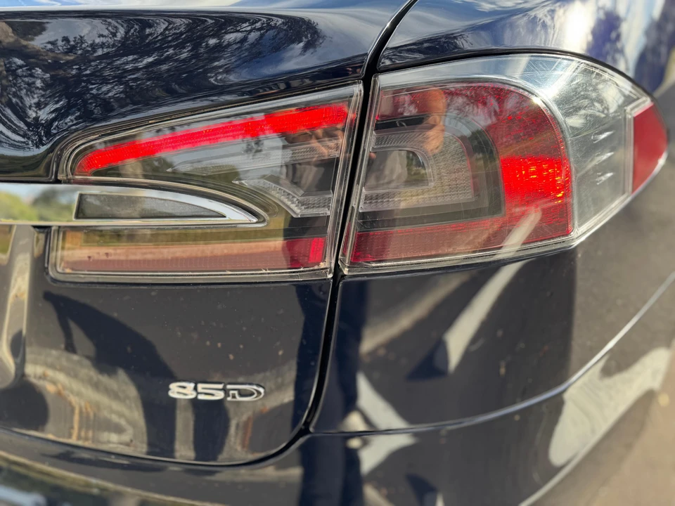 2015 Tesla Model S - Image 13 of 31