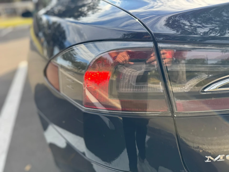 2015 Tesla Model S - Image 12 of 31