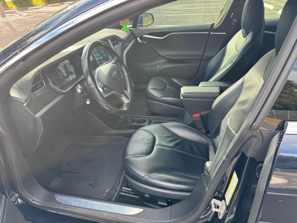 2015 Tesla Model S - Image 30 of 31