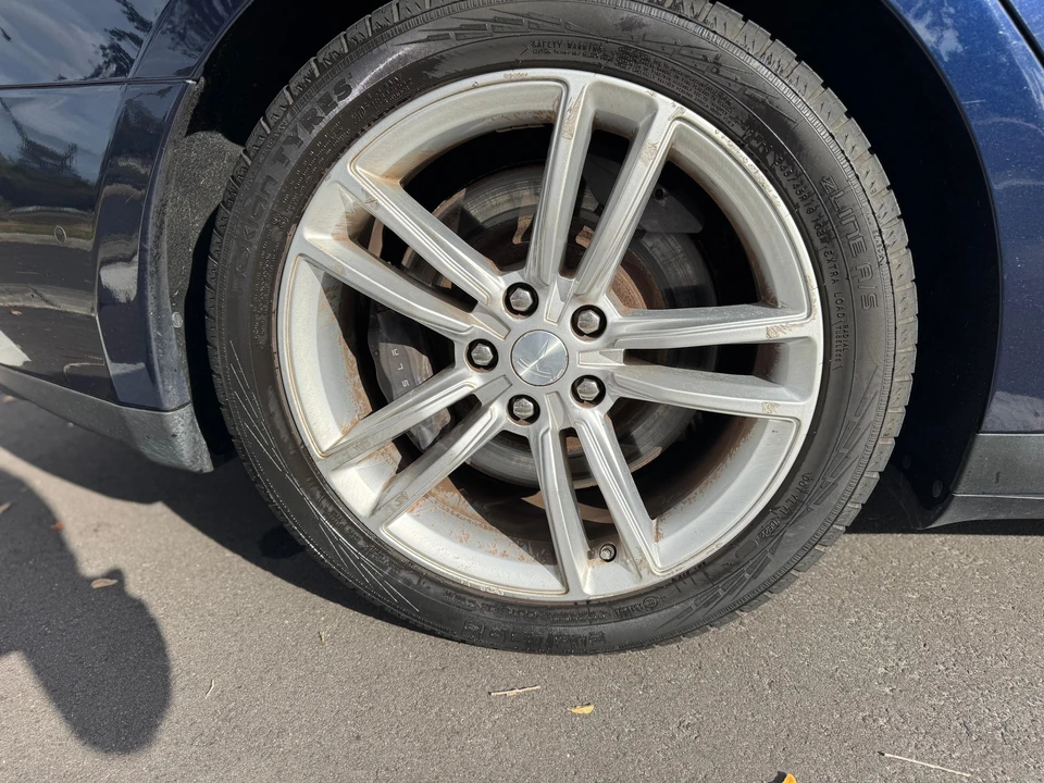 2015 Tesla Model S - Image 21 of 31