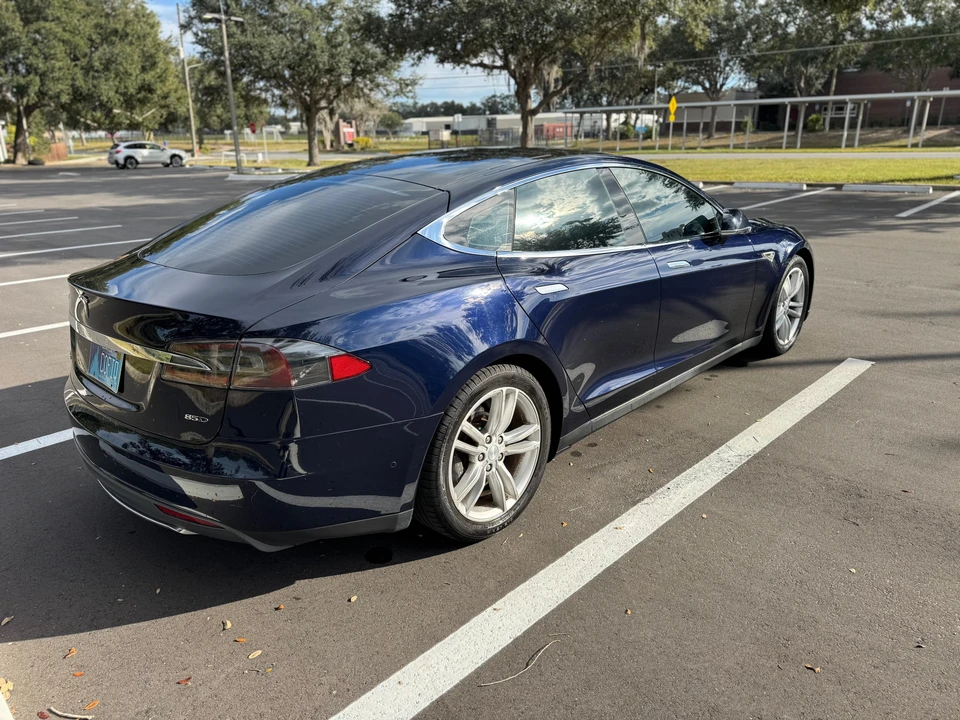 2015 Tesla Model S - Image 7 of 31