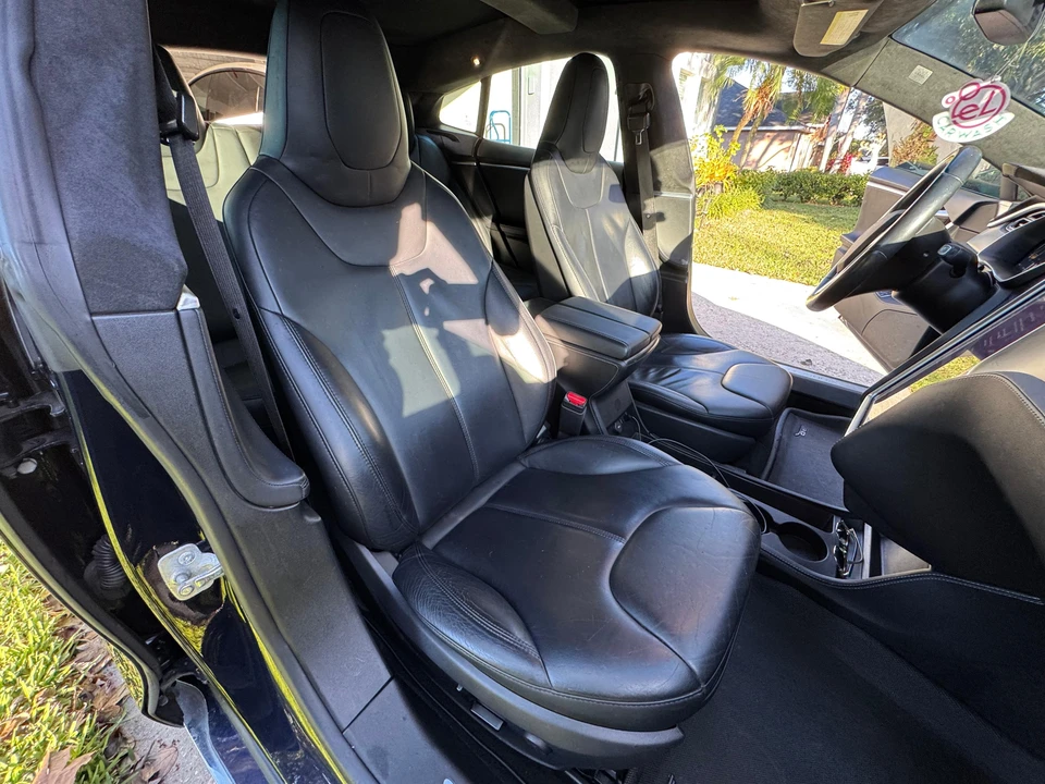 2015 Tesla Model S - Image 27 of 31