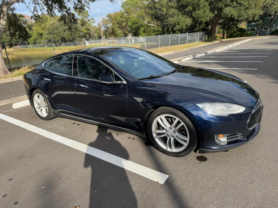2015 Tesla Model S - Image 8 of 31