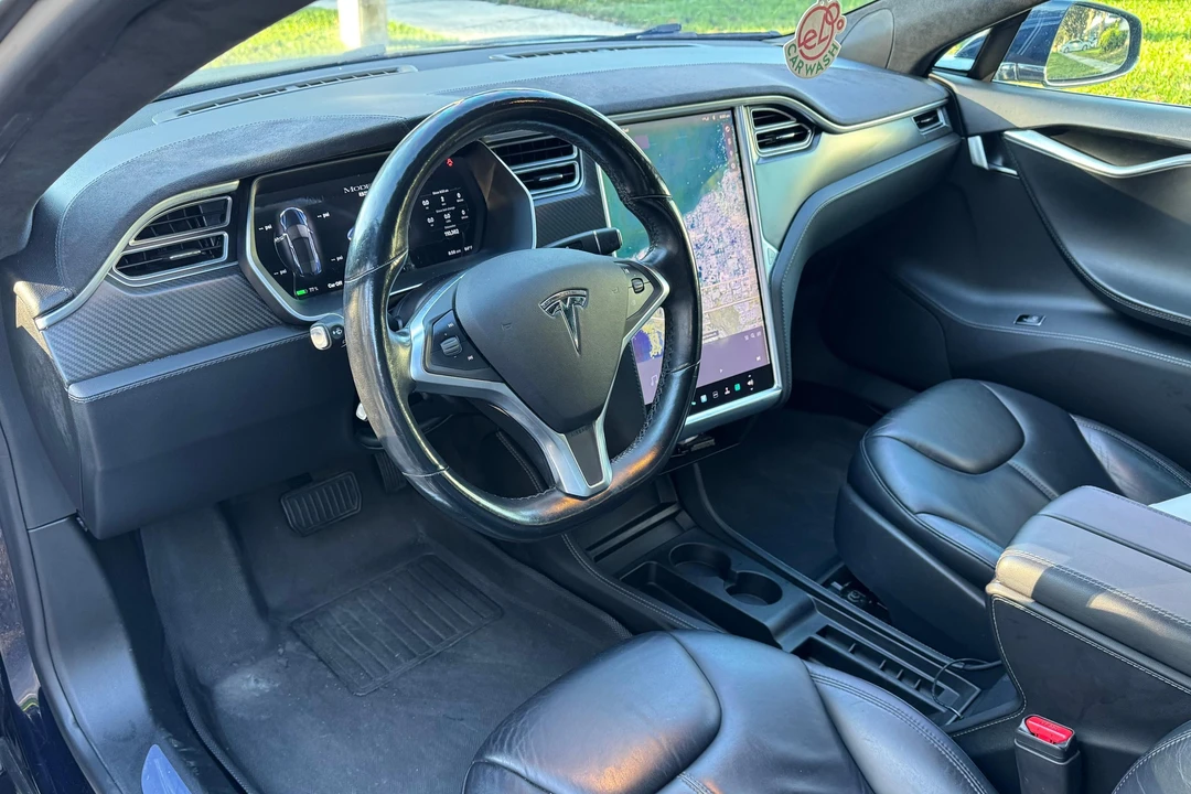 2015 Tesla Model S - Image 23 of 31