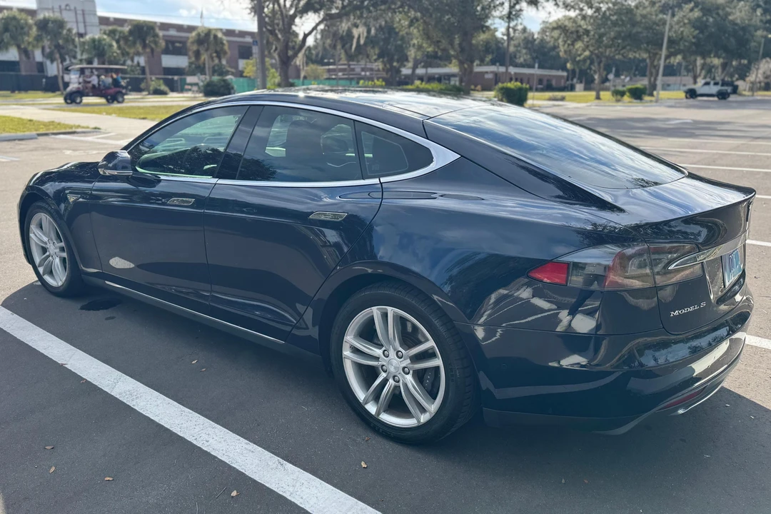 2015 Tesla Model S - Image 4 of 31