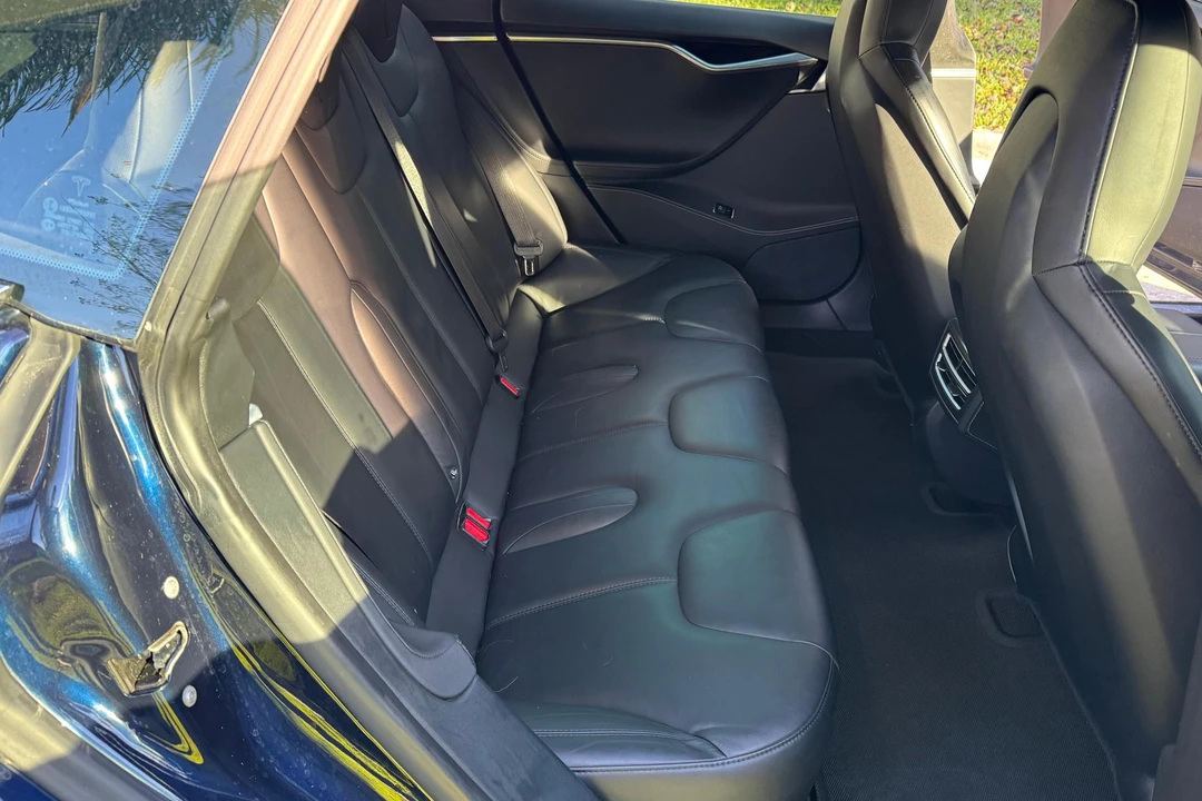 2015 Tesla Model S - Image 25 of 31