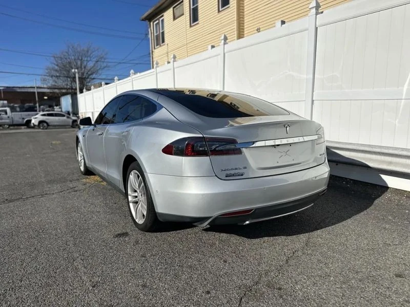 2015 Tesla Model S - Image 5 of 12