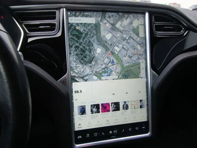 2015 Tesla Model S - Image 17 of 21