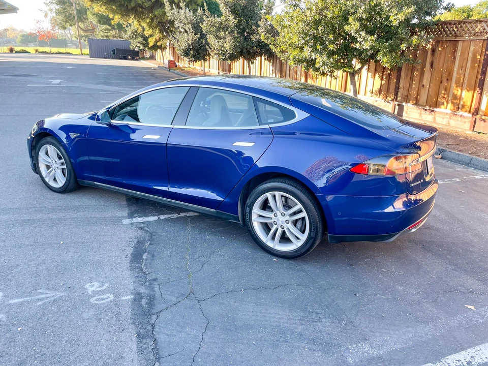 2015 Tesla Model S - Image 15 of 31