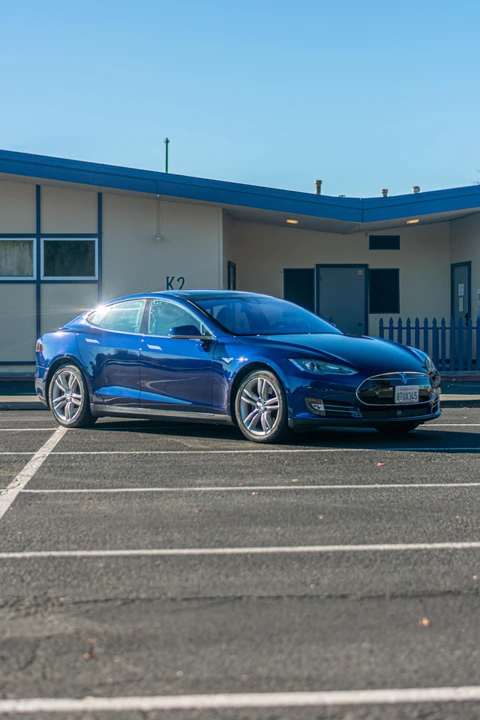 2015 Tesla Model S - Image 22 of 31