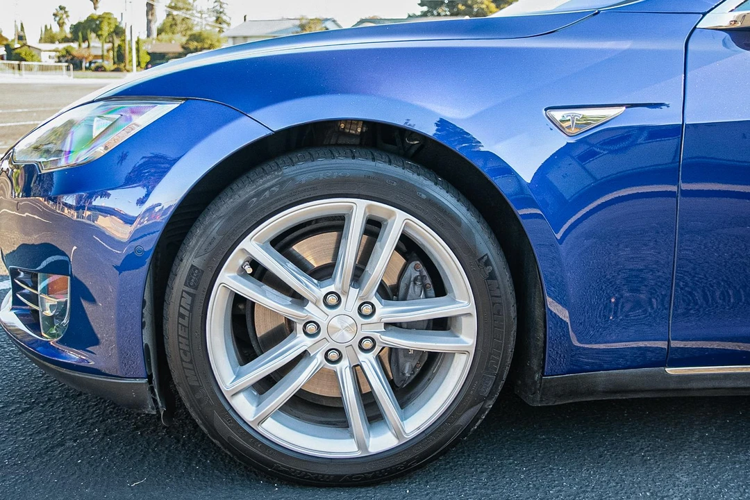 2015 Tesla Model S - Image 30 of 31