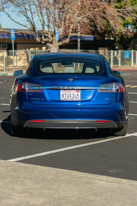 2015 Tesla Model S - Image 18 of 31