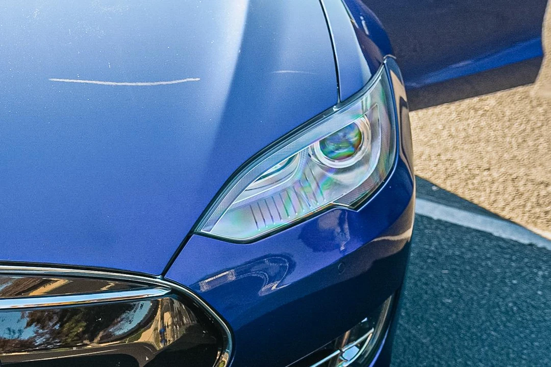 2015 Tesla Model S - Image 28 of 31