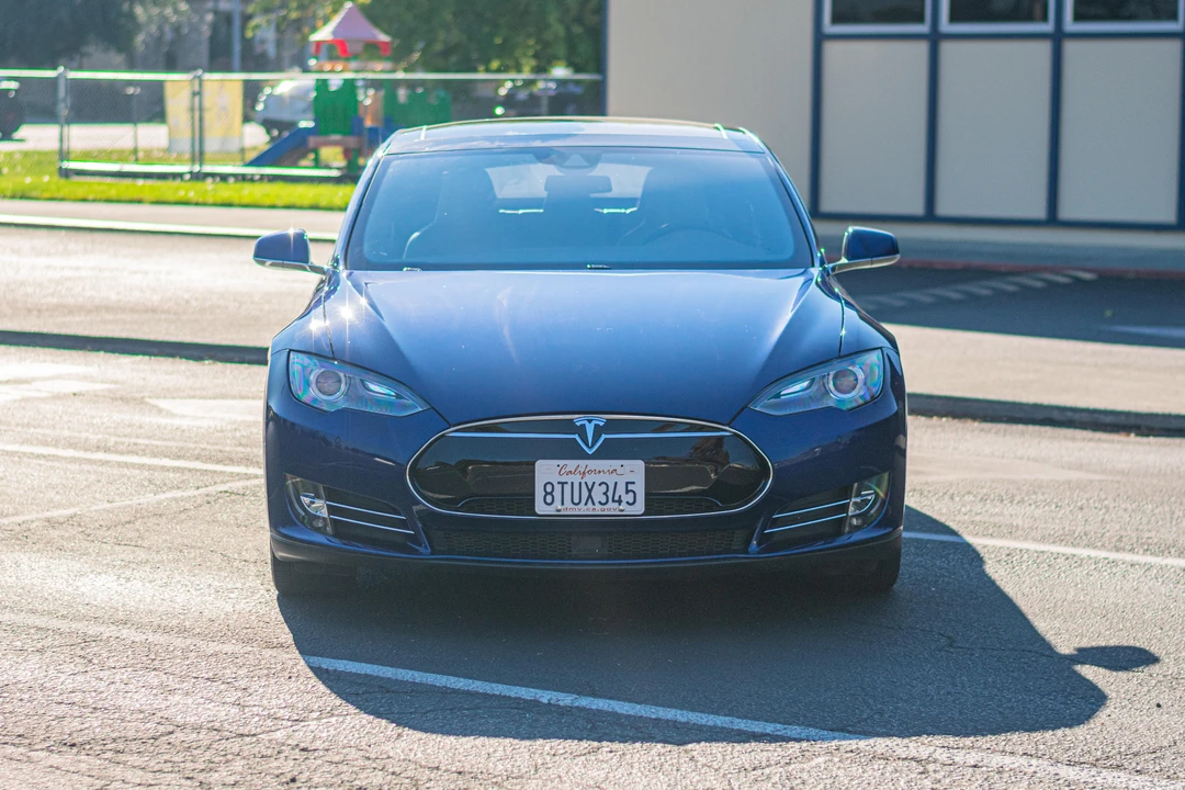 2015 Tesla Model S - Image 7 of 31
