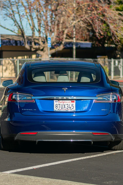 2015 Tesla Model S - Image 19 of 31