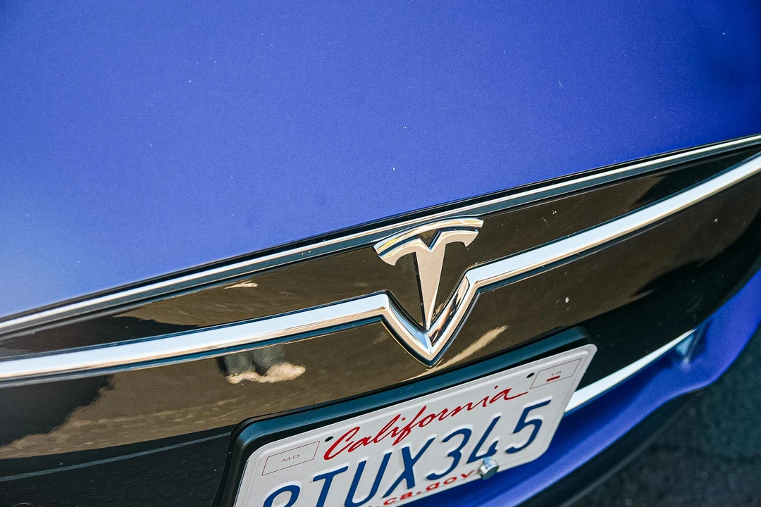 2015 Tesla Model S - Image 26 of 31