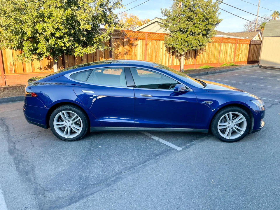 2015 Tesla Model S - Image 20 of 31