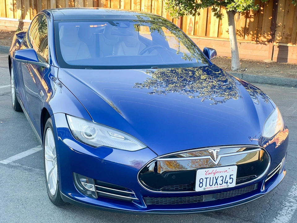 2015 Tesla Model S - Image 25 of 31