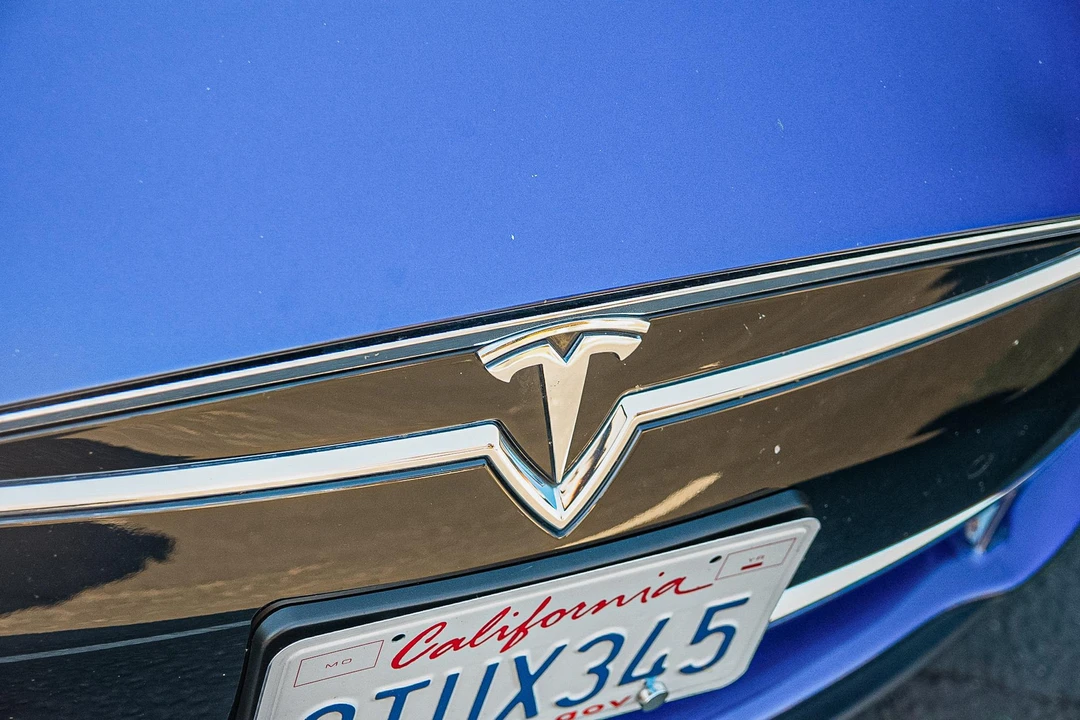 2015 Tesla Model S - Image 27 of 31