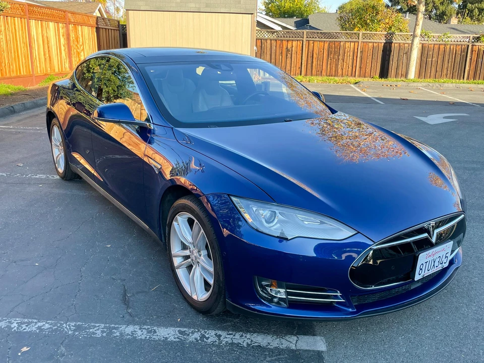 2015 Tesla Model S - Image 23 of 31