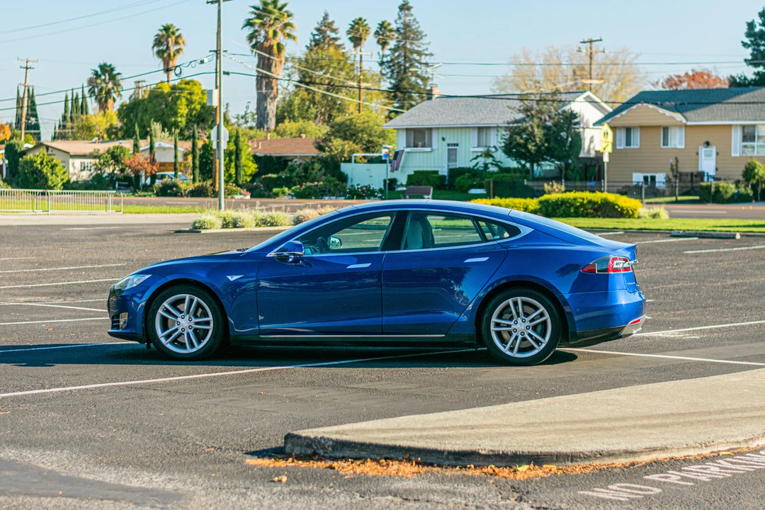 2015 Tesla Model S - Image 14 of 31