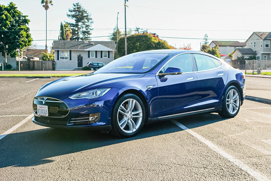 2015 Tesla Model S - Image 13 of 31