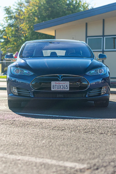 2015 Tesla Model S - Image 10 of 31